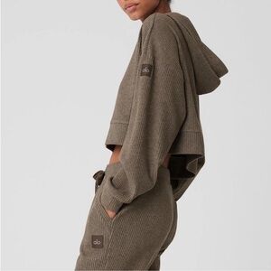 ALO Yoga Women's Taupe Ribbed Track Pants and Cropped sweatshirt